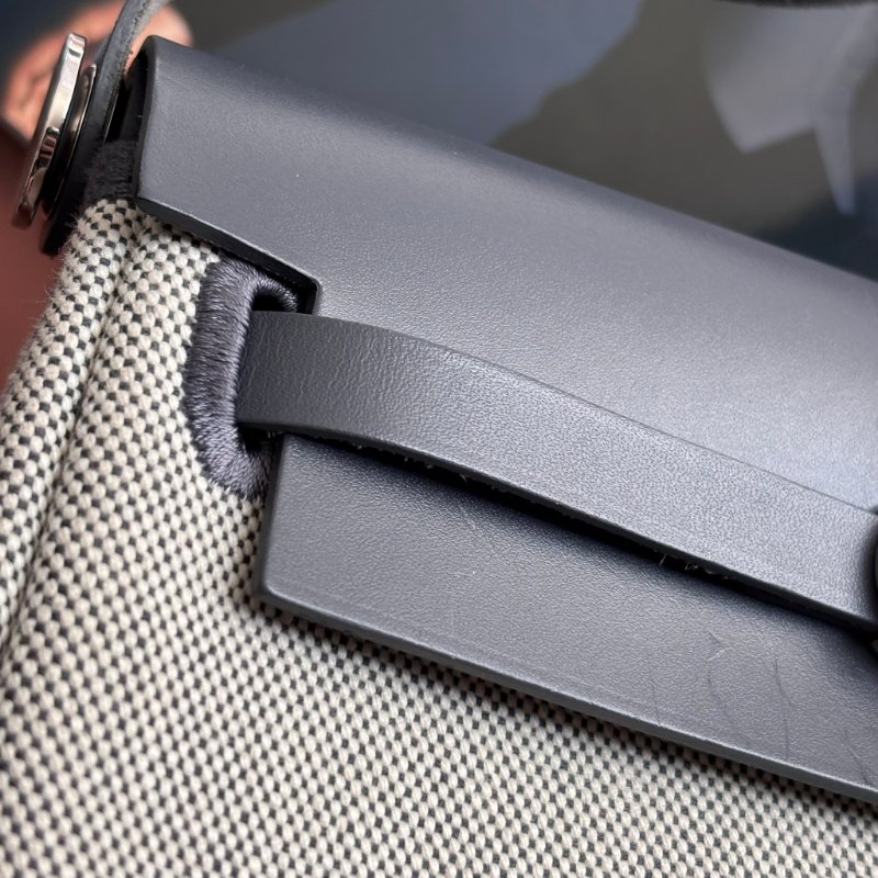 ::HERMES::W刻 MINI HERBAG20 石板灰皮革 帆布斜背包-4