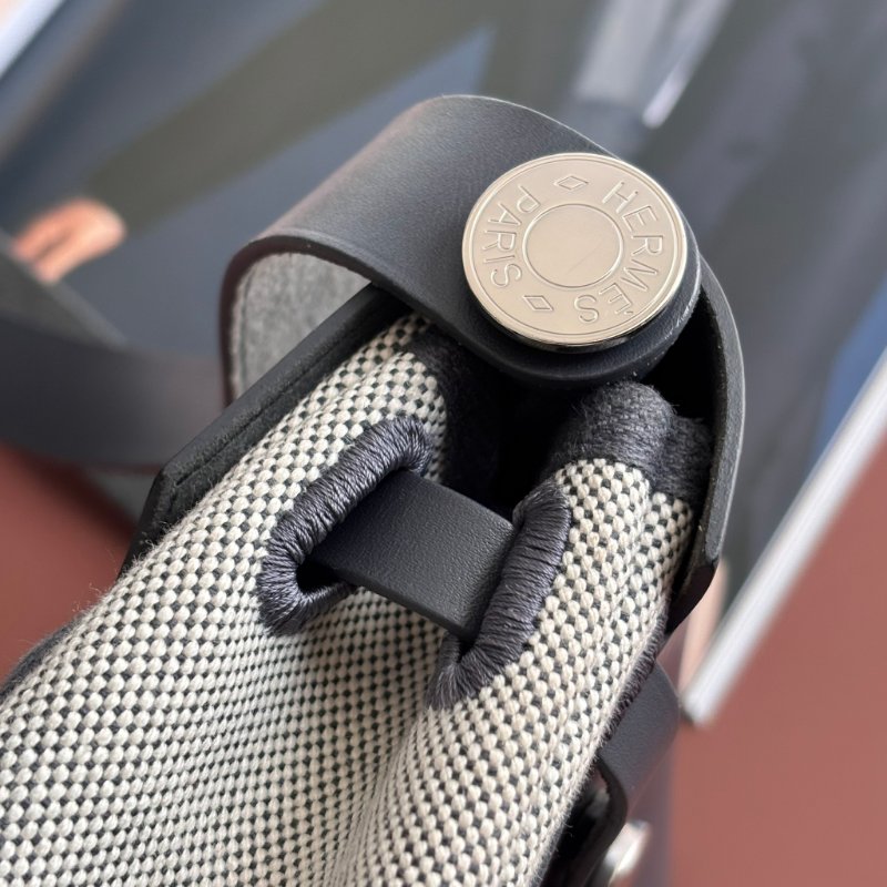 ::HERMES::W刻 MINI HERBAG20 石板灰皮革 帆布斜背包-17