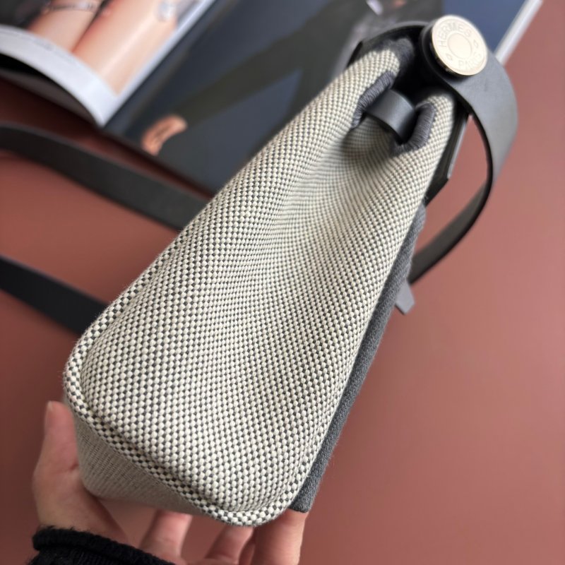 ::HERMES::W刻 MINI HERBAG20 石板灰皮革 帆布斜背包-19