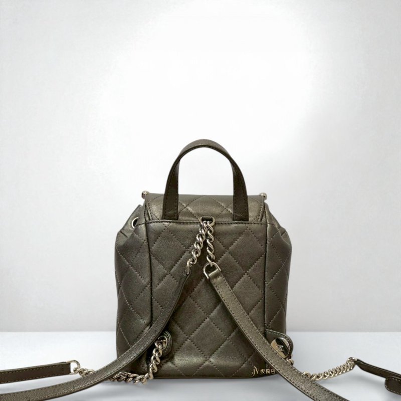 Chanel 鐵灰山羊皮菱格金銀鉚釘束口下蓋小後背包/A57156-3