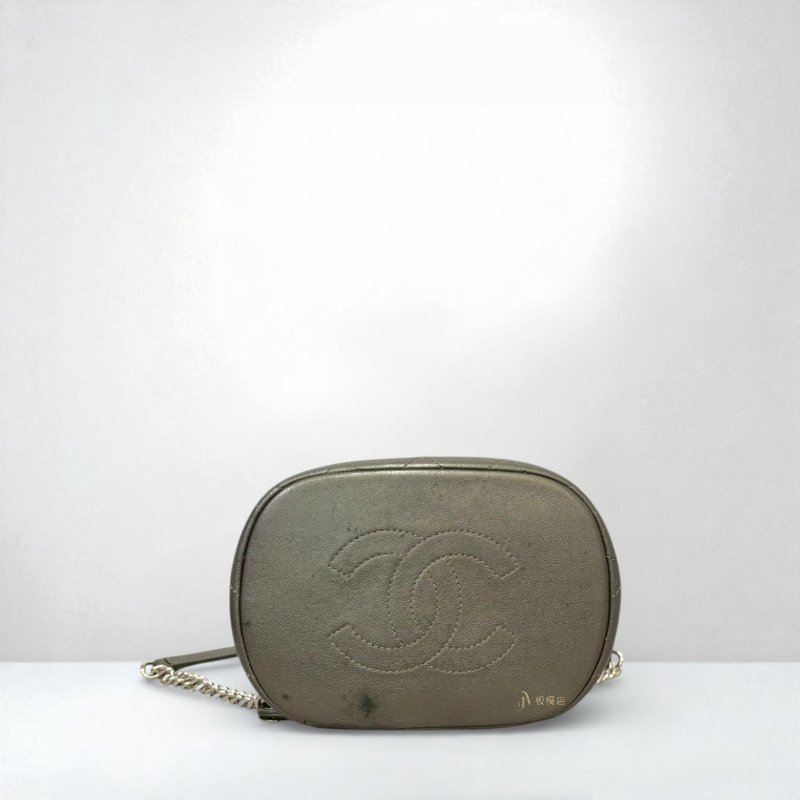 Chanel 鐵灰山羊皮菱格金銀鉚釘束口下蓋小後背包/A57156-4