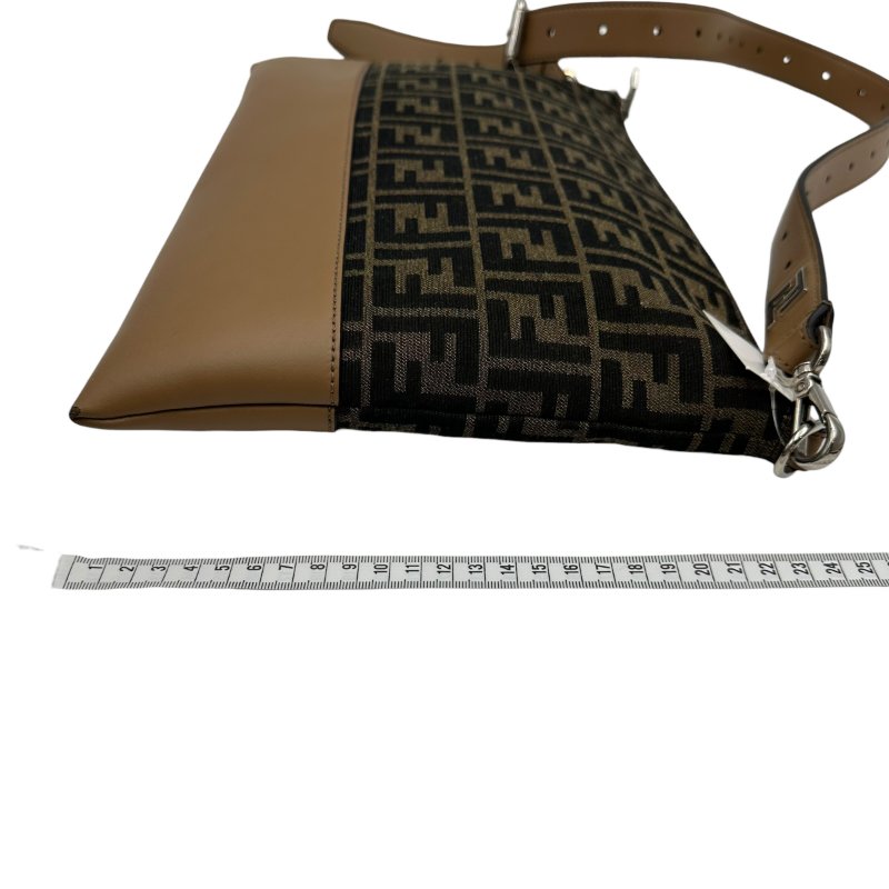 【美收精品】FENDI 老花側背包 C-147【隔月月中將轉賣至日本 上架期限30天】-15