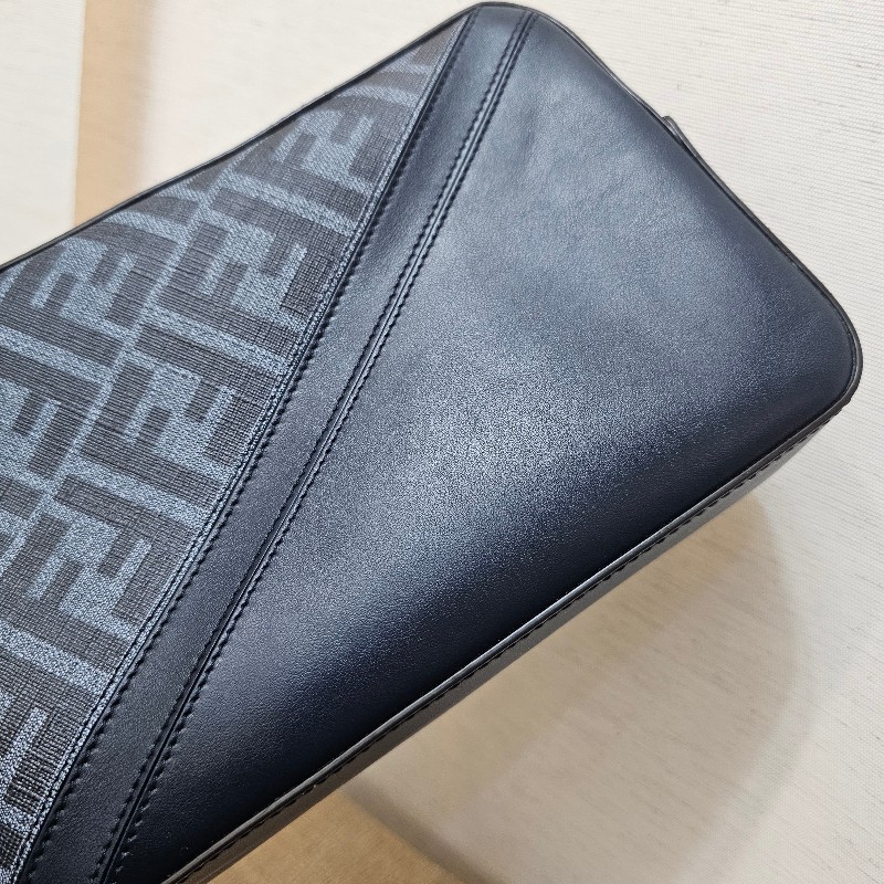 [質感好物過年福利出🧧]Fendi深藍牛皮FF logo拉鏈肩斜背相機包-6