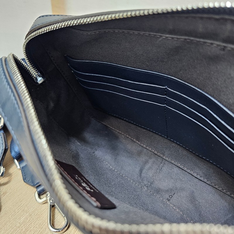 [質感好物過年福利出🧧]Fendi深藍牛皮FF logo拉鏈肩斜背相機包-12