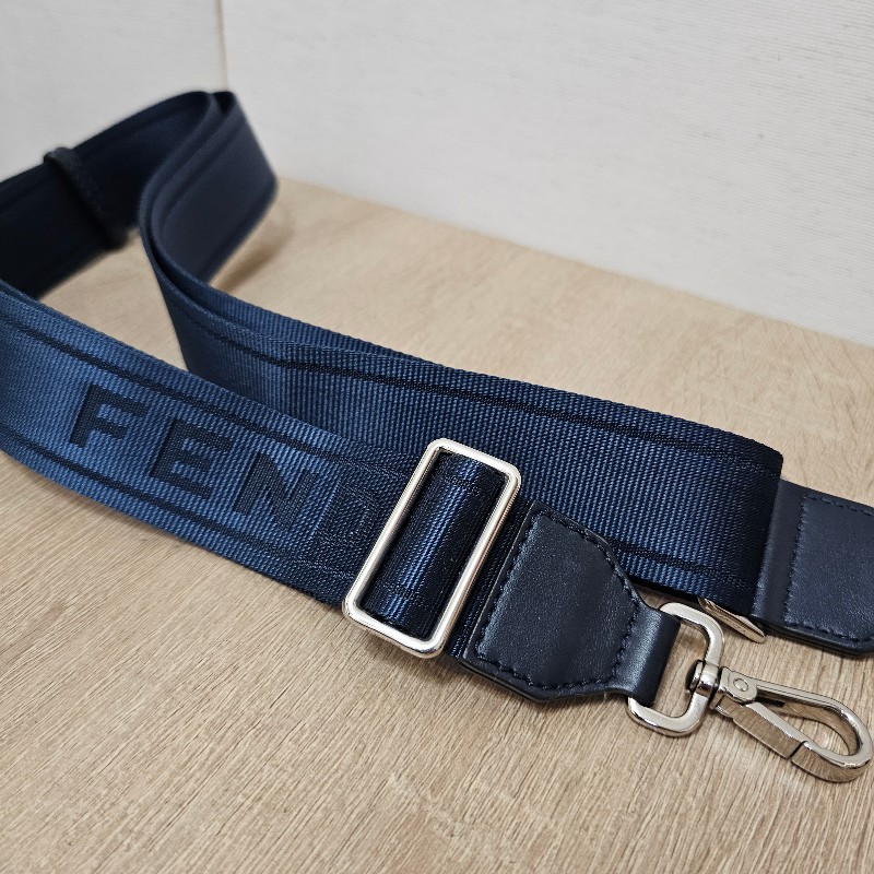 [質感好物過年福利出🧧]Fendi深藍牛皮FF logo拉鏈肩斜背相機包-13
