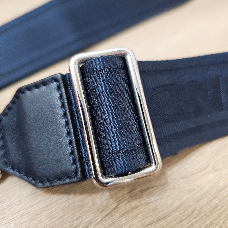 [質感好物過年福利出🧧]Fendi深藍牛皮FF logo拉鏈肩斜背相機包-16