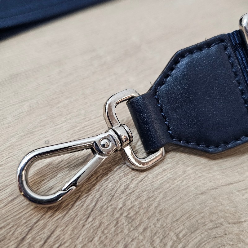 [質感好物過年福利出🧧]Fendi深藍牛皮FF logo拉鏈肩斜背相機包-17