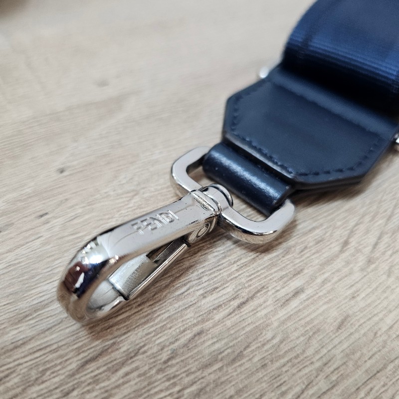 [質感好物過年福利出🧧]Fendi深藍牛皮FF logo拉鏈肩斜背相機包-19