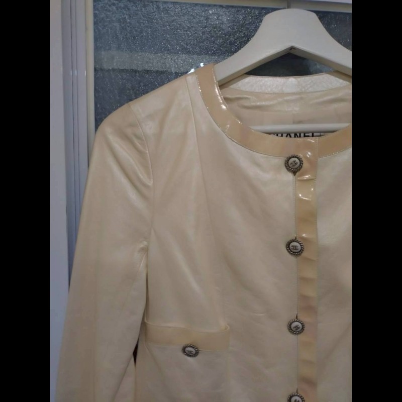 Chanel 珠光膚皮漆皮邊四口袋皮外套-12