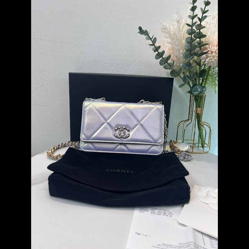 Chanel 19 wallet on chain iridescent-0