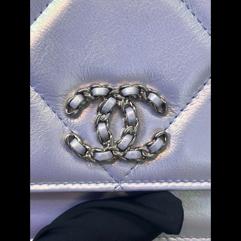 Chanel 19 wallet on chain iridescent-1