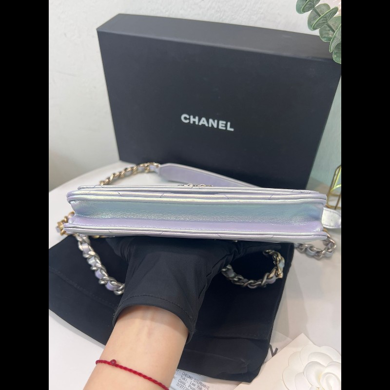 Chanel 19 wallet on chain iridescent-5