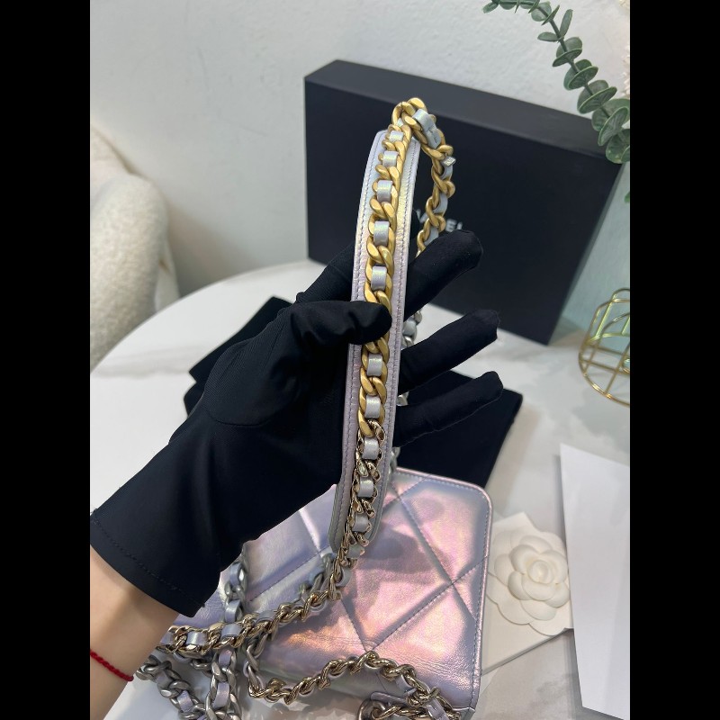Chanel 19 wallet on chain iridescent-12