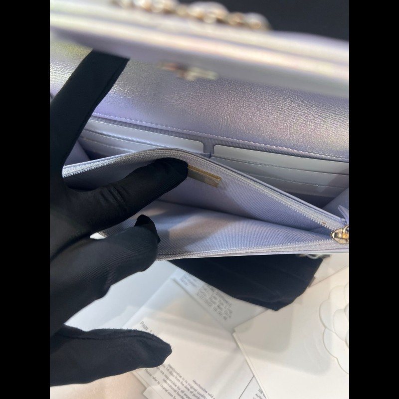 Chanel 19 wallet on chain iridescent-14