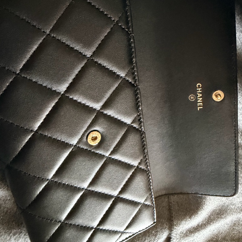 Chanel 黑金羊皮長夾-16