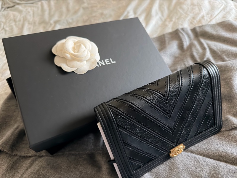 Chanel 限量款黑金 牛皮 BOY woc-0