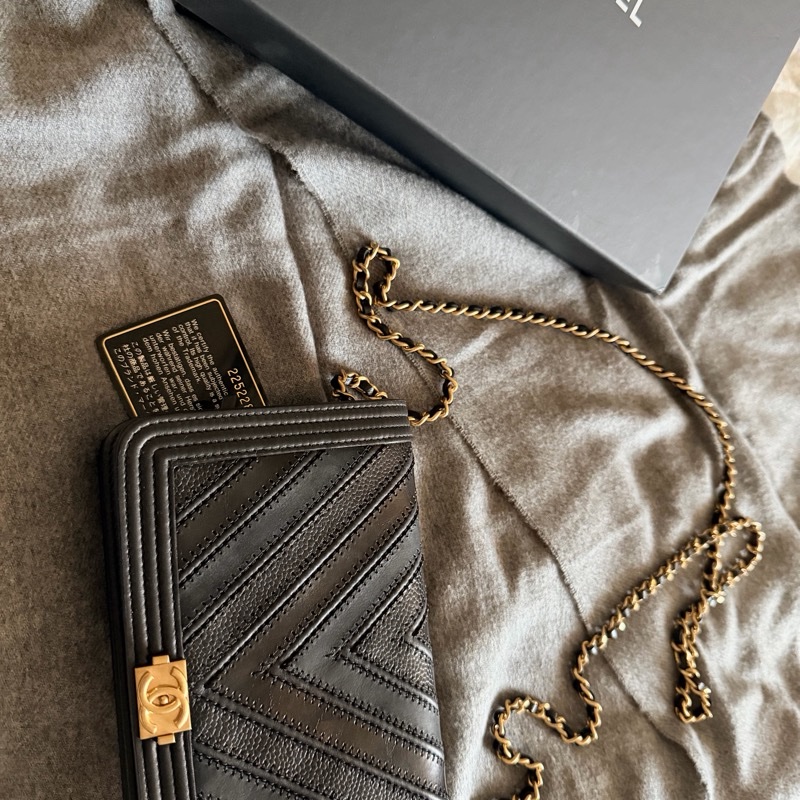 Chanel 限量款黑金 牛皮 BOY woc-4