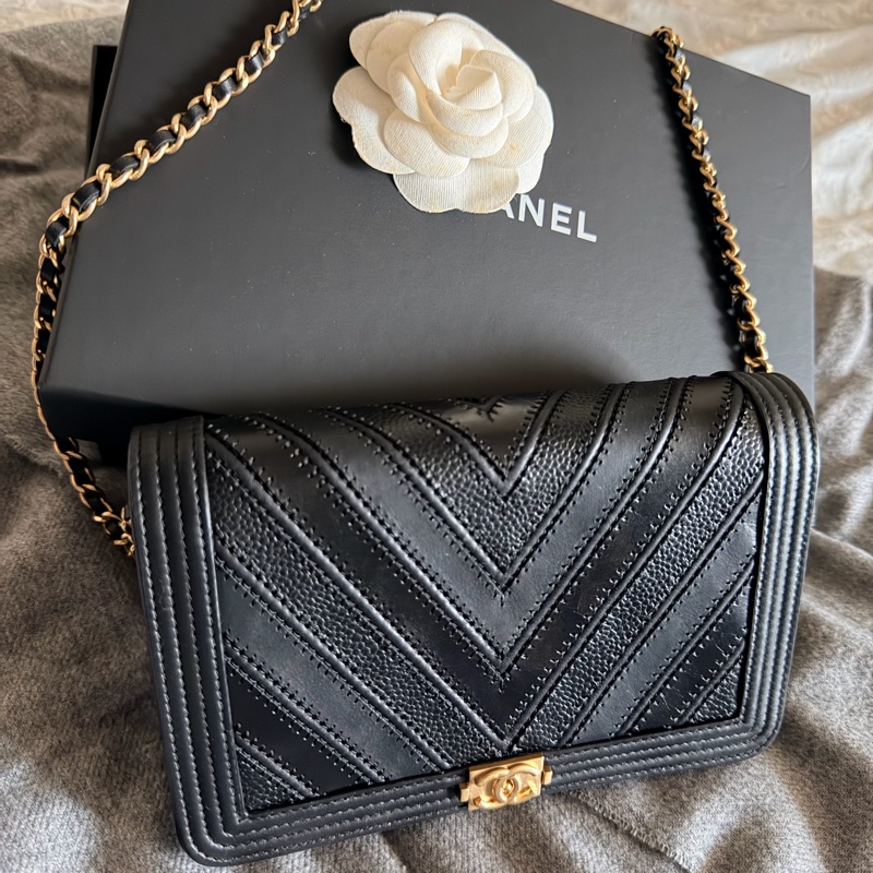 Chanel 限量款黑金 牛皮 BOY woc-5