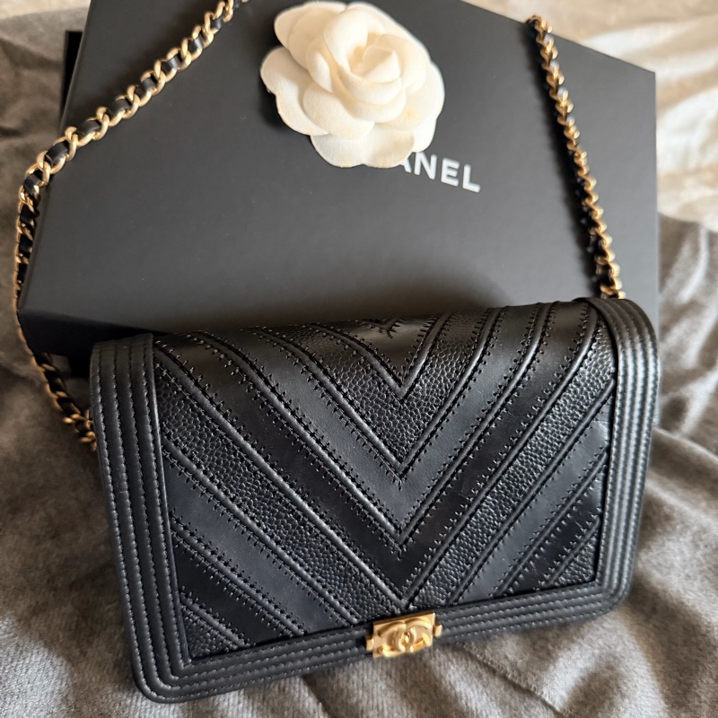 Chanel 限量款黑金 牛皮 BOY woc-18