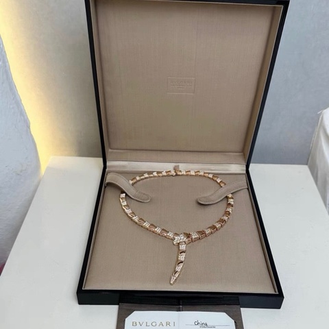 22年有保咭🐍 Bvlgari寶格麗 Serpenti Viper 玫瑰金滿鑽 寬版蛇形 靈蛇 蛇頭項鍊