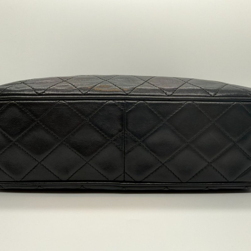 CHANEL 黑色菱格紋小羊皮相機包#2開-7