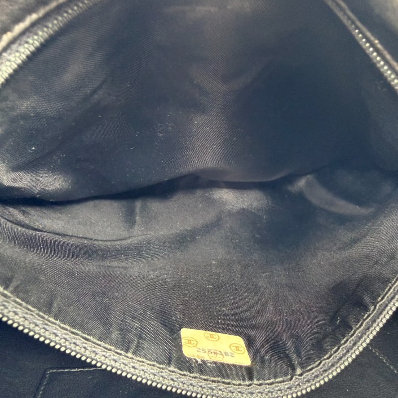 CHANEL 黑色菱格紋小羊皮相機包#2開-12