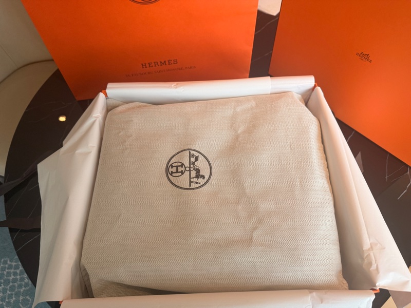 Hermès Lindy 26｜深灰銀扣｜2026 專櫃最新購入K 刻印-1