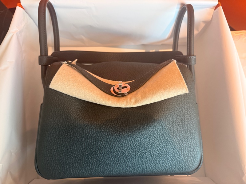 Hermès Lindy 26｜深灰銀扣｜2026 專櫃最新購入K 刻印-3