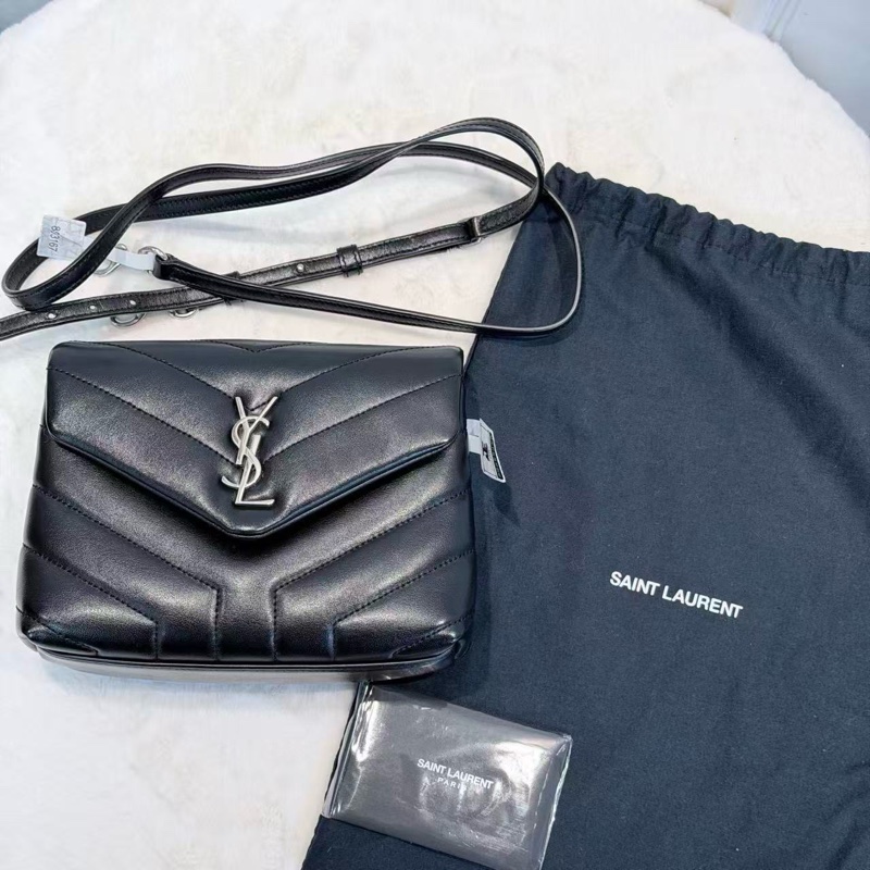 ▪️超可愛小個子必入▪️YSL LouLou Toy方胖子肩帶款斜挎包 黑色 銀Logo絎縫-0