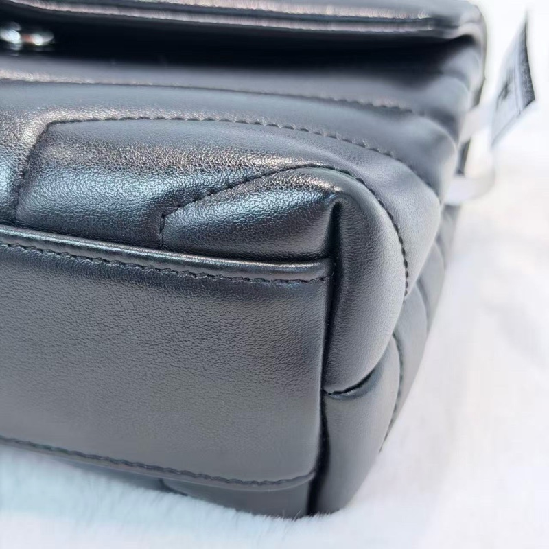 ▪️超可愛小個子必入▪️YSL LouLou Toy方胖子肩帶款斜挎包 黑色 銀Logo絎縫-4
