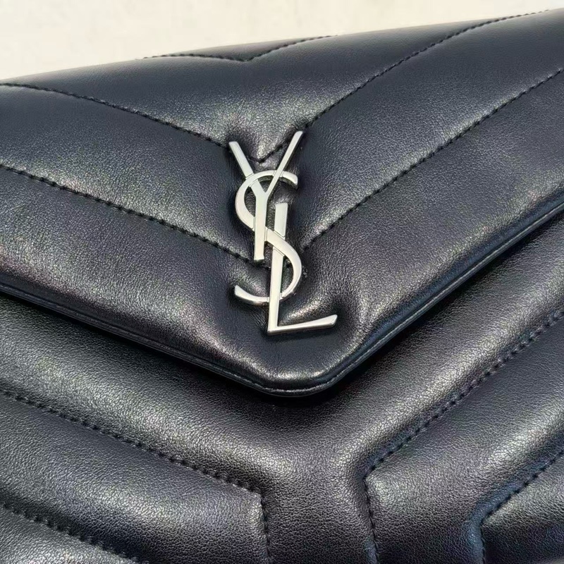 ▪️超可愛小個子必入▪️YSL LouLou Toy方胖子肩帶款斜挎包 黑色 銀Logo絎縫-5