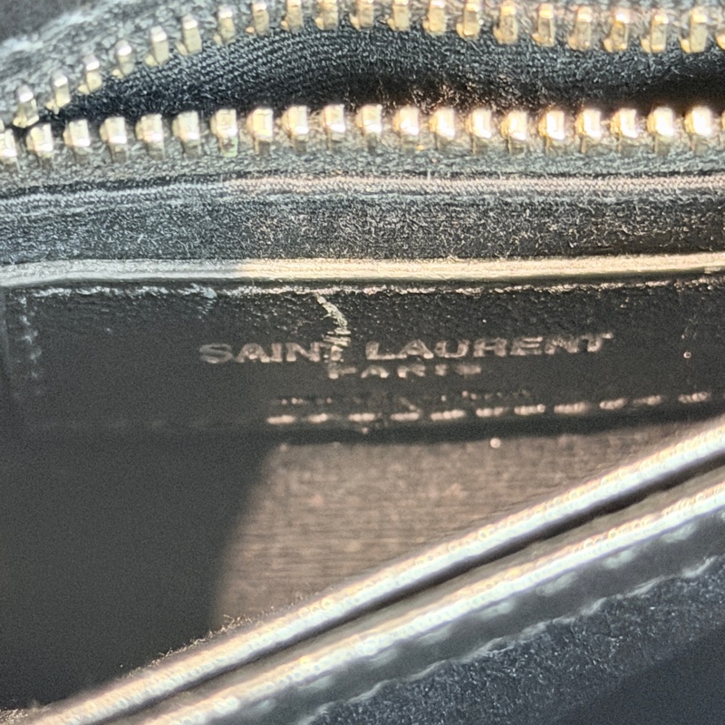 ▪️超可愛小個子必入▪️YSL LouLou Toy方胖子肩帶款斜挎包 黑色 銀Logo絎縫-9