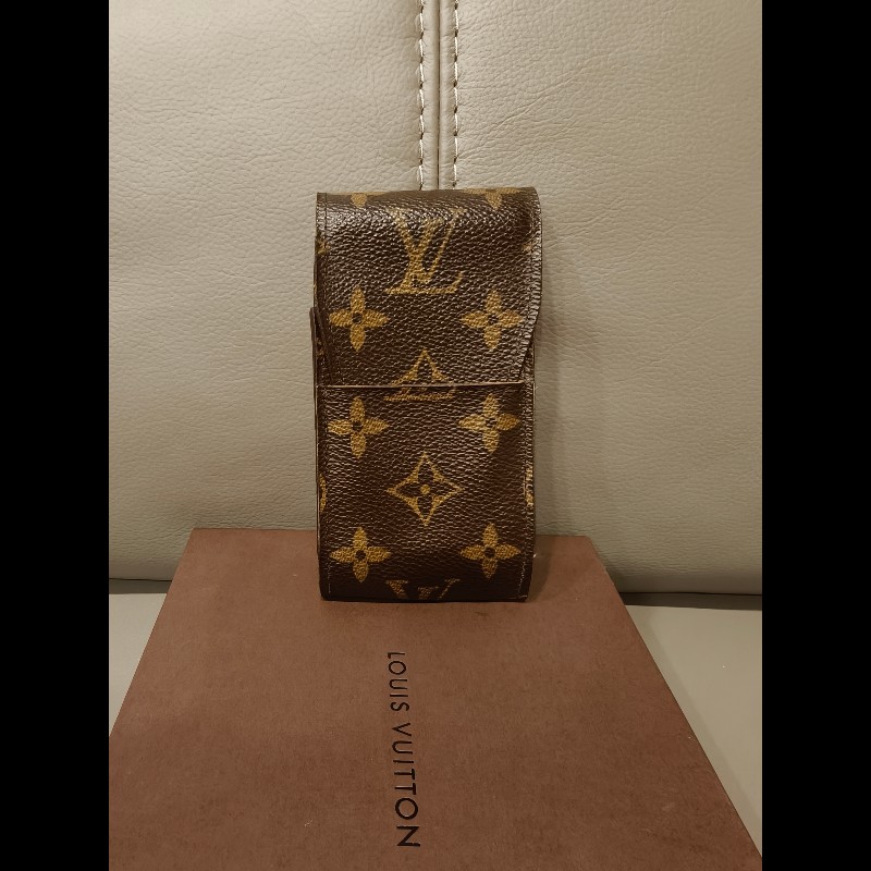 日本帶回中古LV老花煙盒，使用狀況良好，絕版品
絕版產物，沒有黏皮，使用狀況如照片所示-0