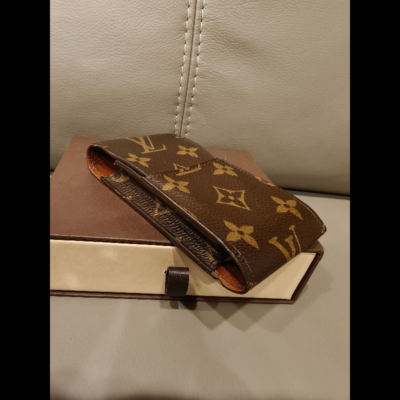 日本帶回中古LV老花煙盒，使用狀況良好，絕版品
絕版產物，沒有黏皮，使用狀況如照片所示-2