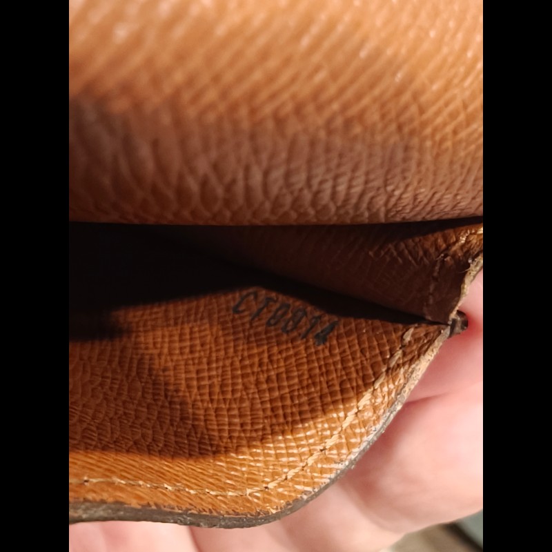 日本帶回中古LV老花煙盒，使用狀況良好，絕版品
絕版產物，沒有黏皮，使用狀況如照片所示-7