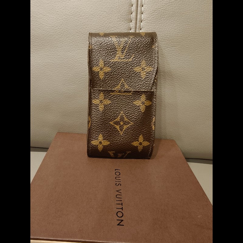 日本帶回中古LV老花煙盒，使用狀況良好，絕版品
絕版產物，沒有黏皮，使用狀況如照片所示-8