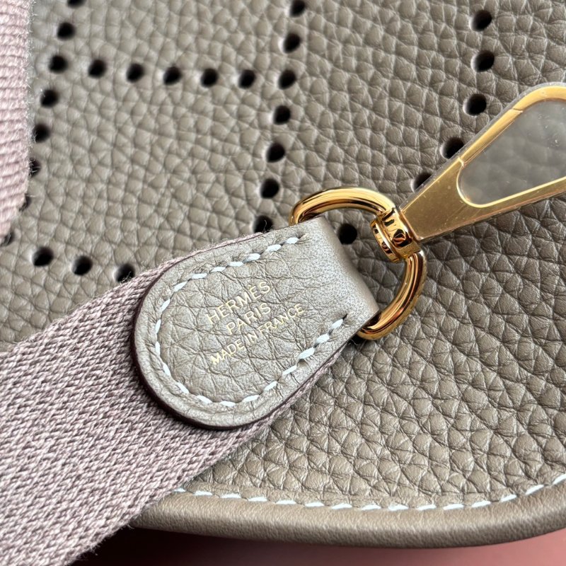 ::HERMES:: K刻 Mini Evelyne 16大象灰小牛皮金釦鏤空洞H LOGO灰背帶肩背斜背包-5