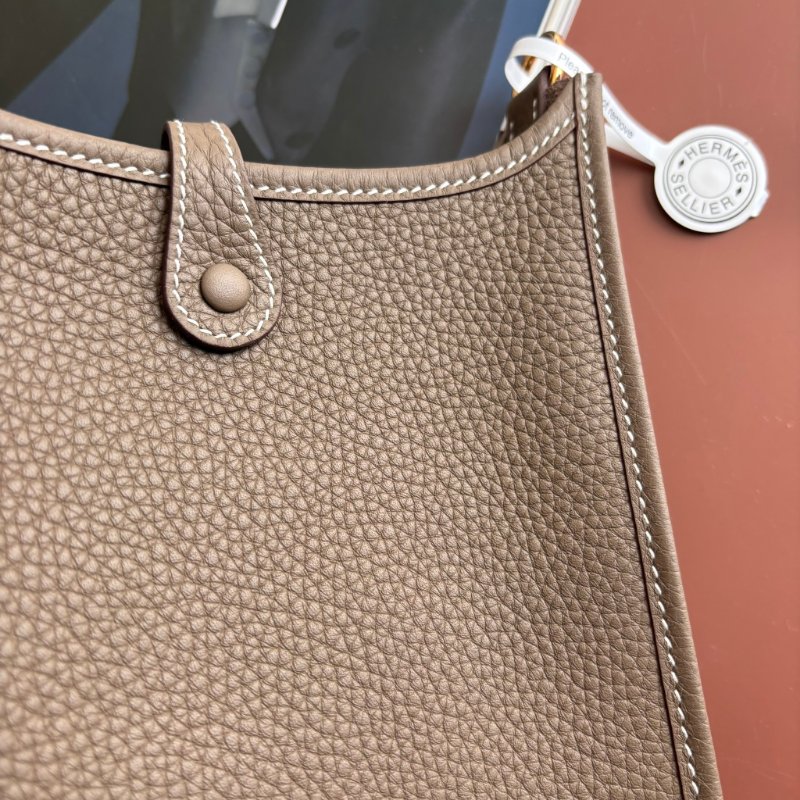 ::HERMES:: K刻 Mini Evelyne 16大象灰小牛皮金釦鏤空洞H LOGO灰背帶肩背斜背包-6