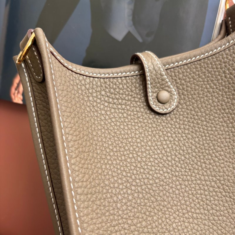 ::HERMES:: K刻 Mini Evelyne 16大象灰小牛皮金釦鏤空洞H LOGO灰背帶肩背斜背包-7