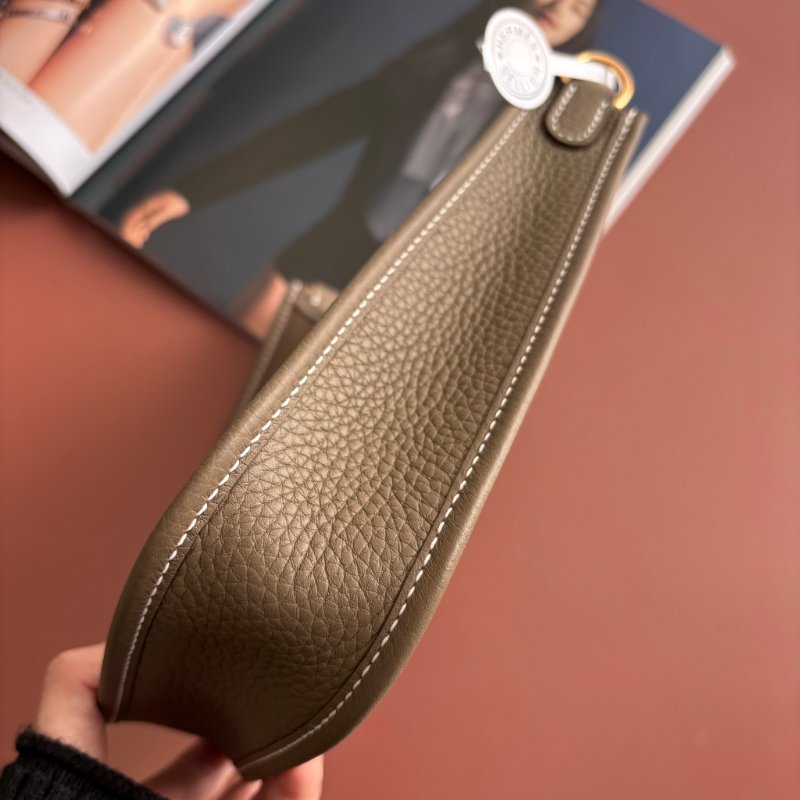 ::HERMES:: K刻 Mini Evelyne 16大象灰小牛皮金釦鏤空洞H LOGO灰背帶肩背斜背包-10