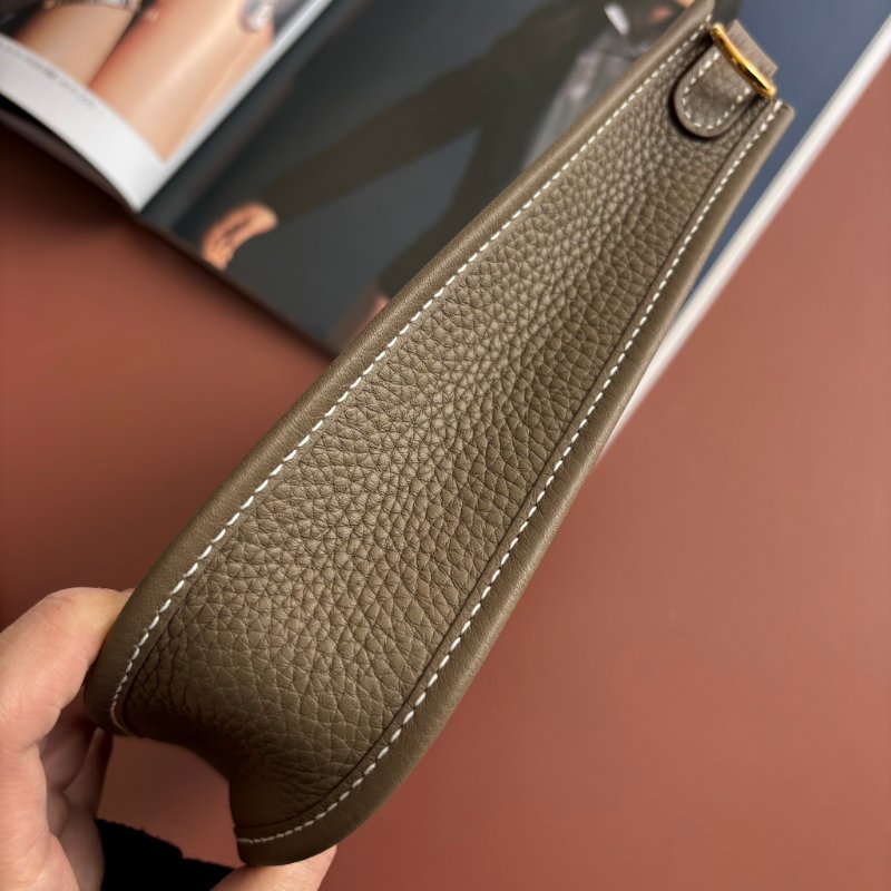 ::HERMES:: K刻 Mini Evelyne 16大象灰小牛皮金釦鏤空洞H LOGO灰背帶肩背斜背包-11