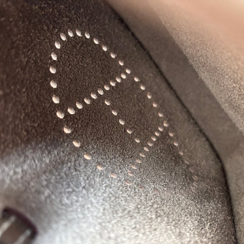 ::HERMES:: K刻 Mini Evelyne 16大象灰小牛皮金釦鏤空洞H LOGO灰背帶肩背斜背包-13