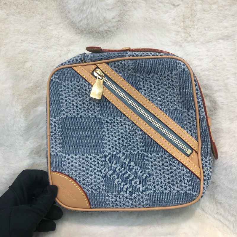 LV 牛仔棋盤格日字袋斜版 丹寜 男/女 XC197-0