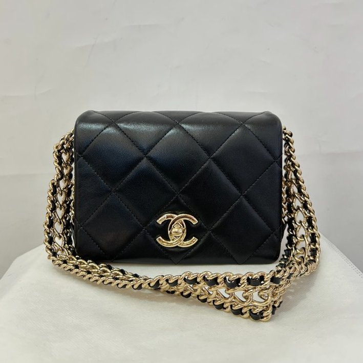 CHANEL黑羊金釦短肩背包-0