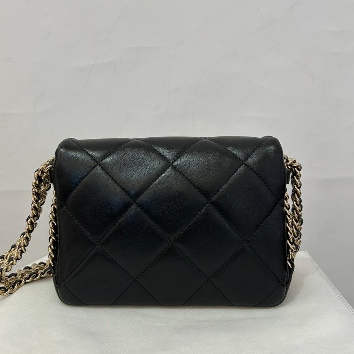 CHANEL黑羊金釦短肩背包-2