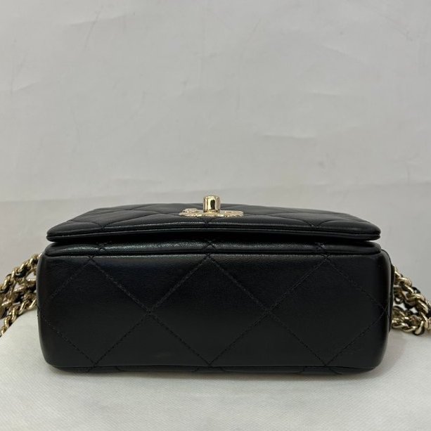 CHANEL黑羊金釦短肩背包-4
