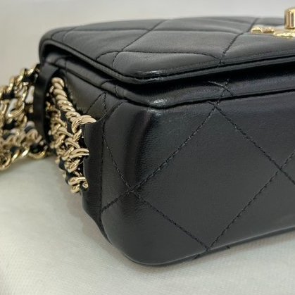 CHANEL黑羊金釦短肩背包-5