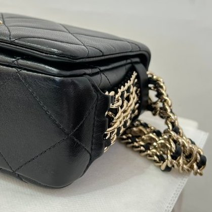 CHANEL黑羊金釦短肩背包-6