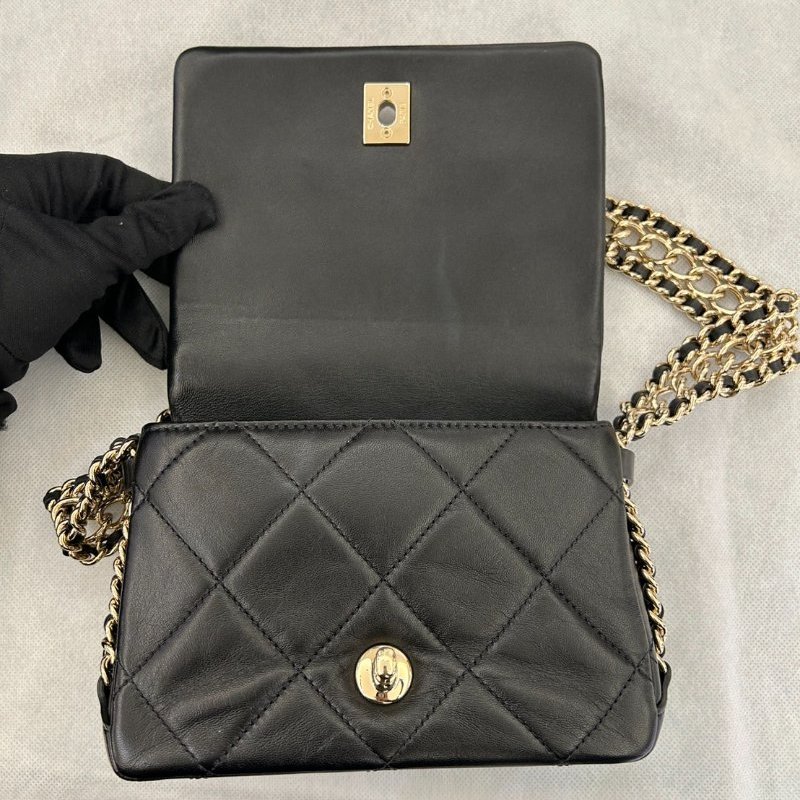 CHANEL黑羊金釦短肩背包-7