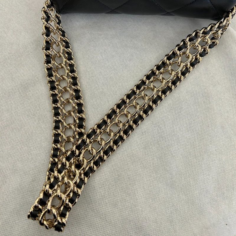 CHANEL黑羊金釦短肩背包-9